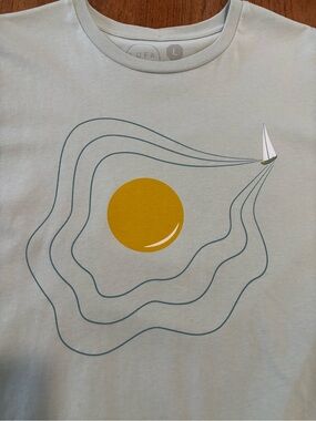 Lufa Lufa 094 Mar Estrelado green tee shirt size L fried egg and ocean sailboat